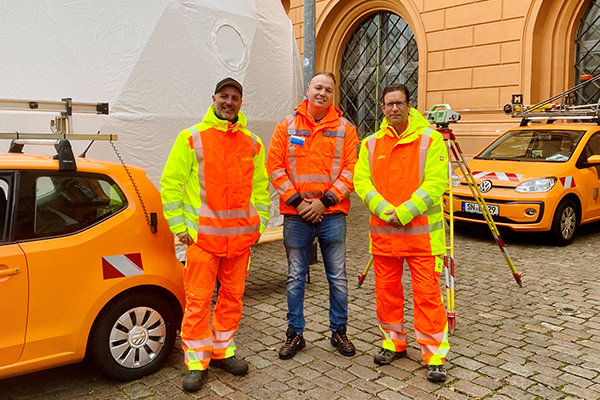 Mitarbeiter des AfGVK präsentieren das MotNiv - Motorisiertes Nivellement © LAiV